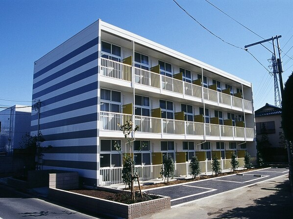 レオパレススリーウッドの物件外観写真